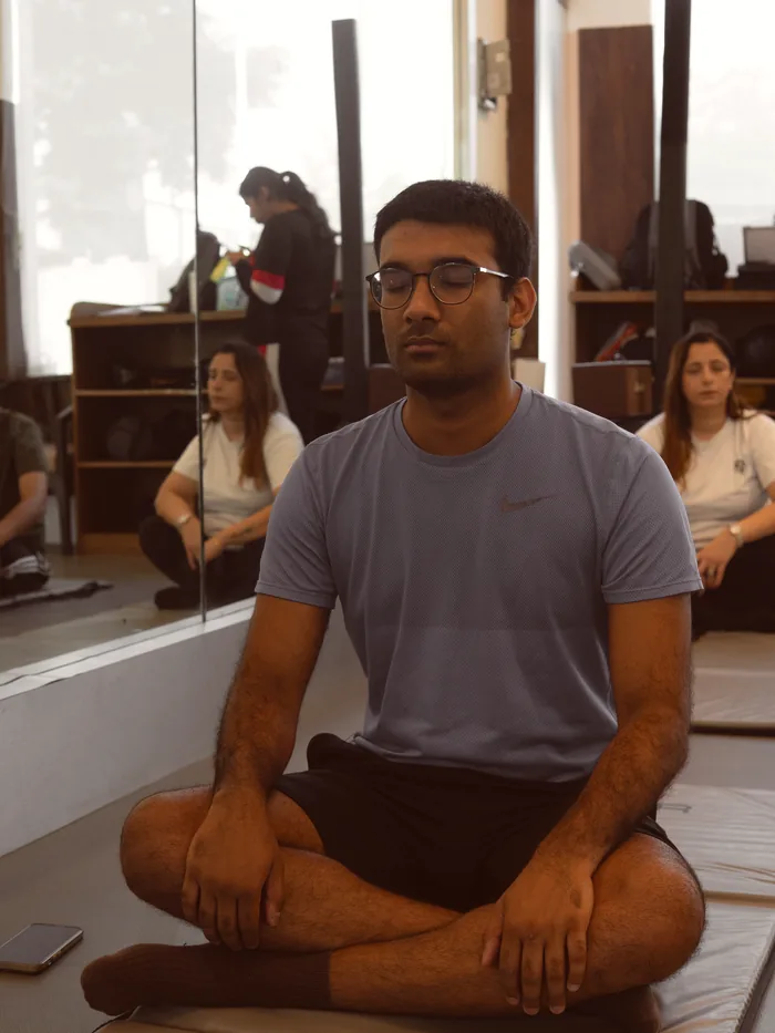 Eyes closed - a Sabrr breathwork session in Delhi